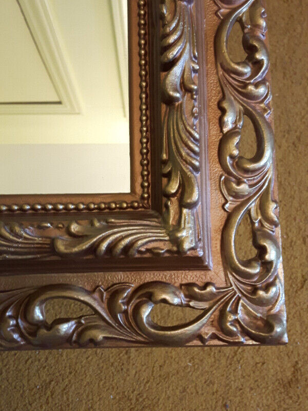 Vintage Mirror in Intricate Gold Metal Frame in Home Décor & Accents in Mississauga / Peel Region - Image 2