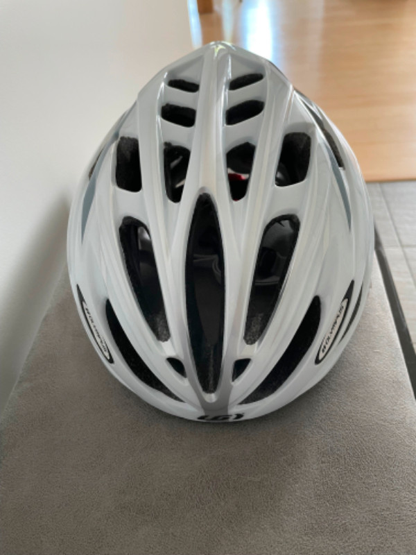 Casque de vélo Louis Garneau dans Vêtements, chaussures et accessoires  à Laval/Rive Nord - Image 2