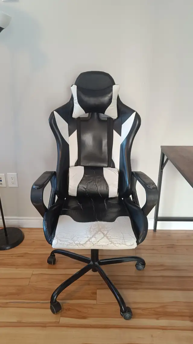 Modern Desk + Ergonomic Gaming Chair – Great Condition in Desks in Bedford - Image 6