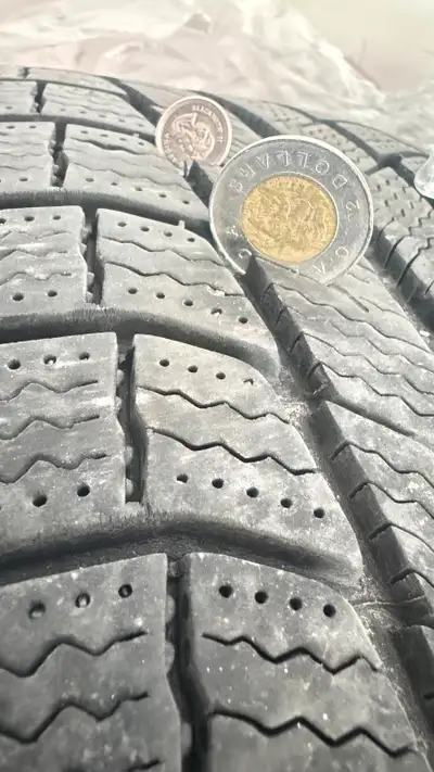 Michelin X-ICE X12 - 60,000 km Warranty 225/65R17 102T Winter tires (4) on steel rims in excellent c...
