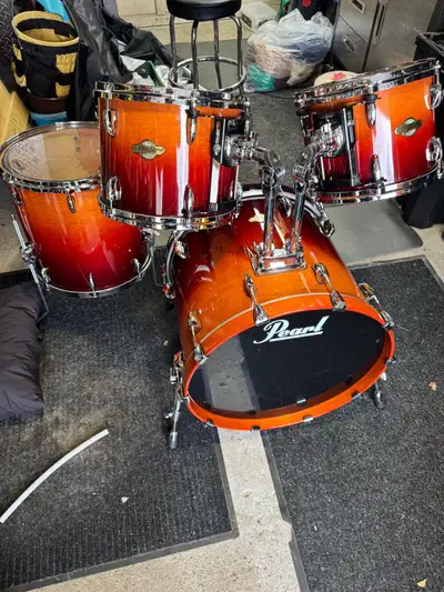 This is a chance to own pro-level drums at an entry-level price! On offer is a 4 piece all maple Pea...