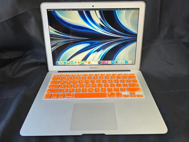Apple Macbook Air 13 Pouce i5 128 GB in Laptops in City of Montréal - Image 2