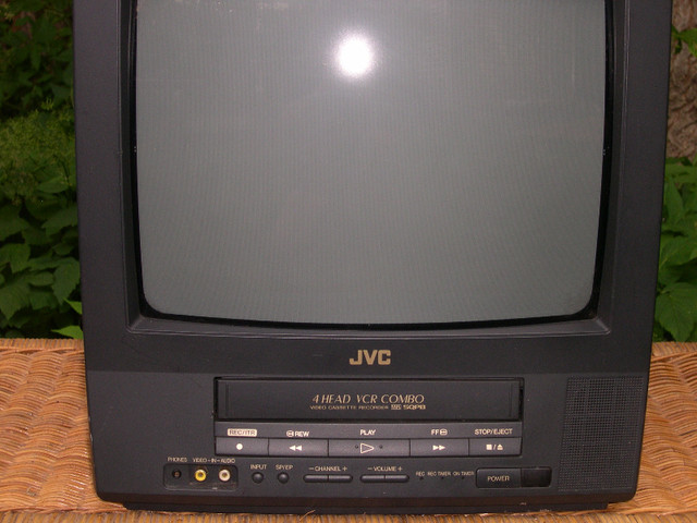 TV-VCR combo JVC dans Appareils électroniques  à Ville de Montréal - Image 2