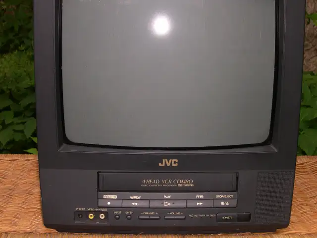 TV-VCR combo JVC in General Electronics in City of Montréal - Image 3