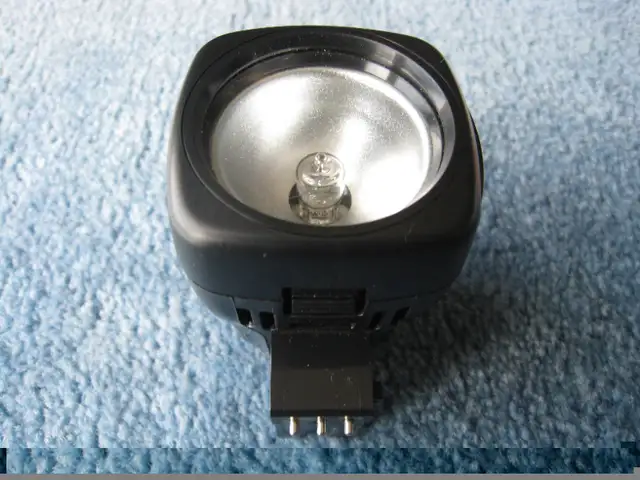 HITACHI video Camera Light, DC9W, 10W in Cameras & Camcorders in Winnipeg - Image 8