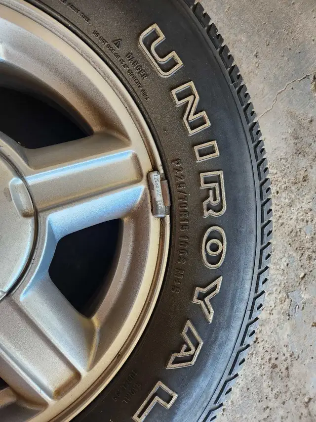 2003 Ford escape tires and rims in Tires & Rims in Edmonton - Image 3