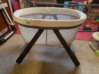 Baby bassinet.    Never used. 85$