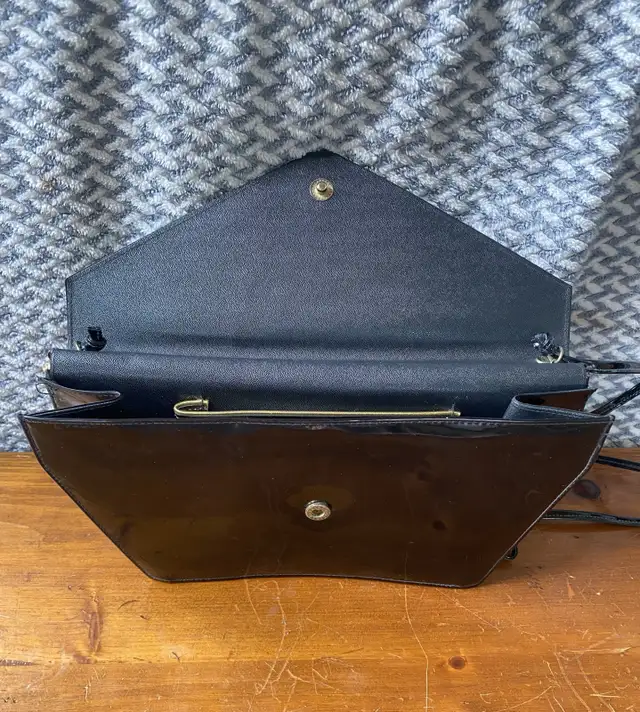 80’s Cabrelli Canada Black Patent Leather Shoulder Bag/Purse in Women's - Bags & Wallets in Oakville / Halton Region - Image 5