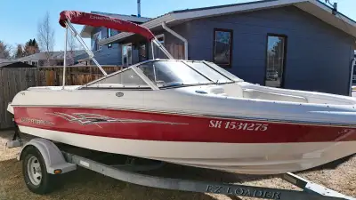 Ready for Summer!! 2008 Chaparral 18' fiberglass, 4.3l Volvo Penta (190hp), Stern drive, CDMp3 playe...