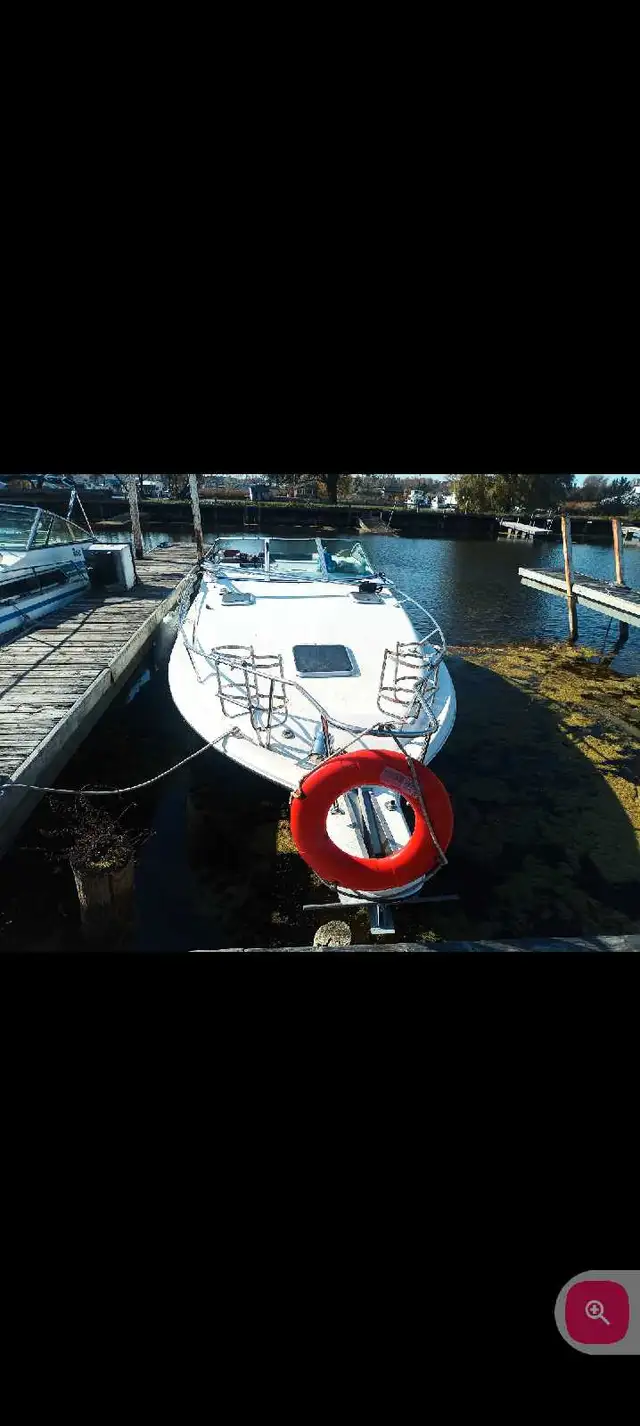 1993 Rinker Fiesta 26' in Powerboats & Motorboats in Markham / York Region - Image 7
