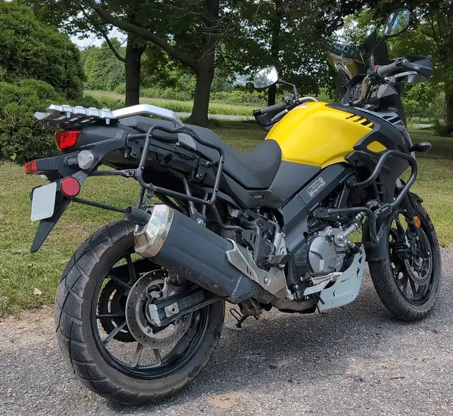 2017 Suzuki VStrom DL650, low km + extras in Sport Touring in City of Toronto - Image 4