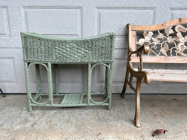 $95., Vintage / Antique Wicker Plant Stand in Tate Olive colour in Arts & Collectibles in Norfolk County - Image 3