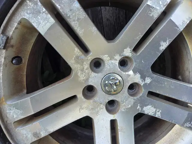 Dodge/Jeep 18" 114.3 x 5 aluminum rims w old winter tires in Tires & Rims in Stratford - Image 4