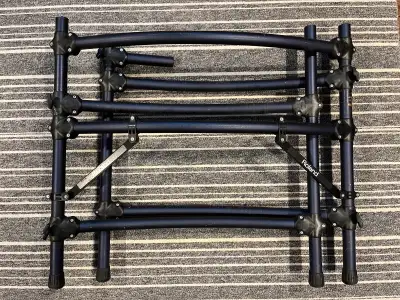 Roland MDS-10 Electric Drum Rack This drum rack is in used condition and has scratches but no dents...
