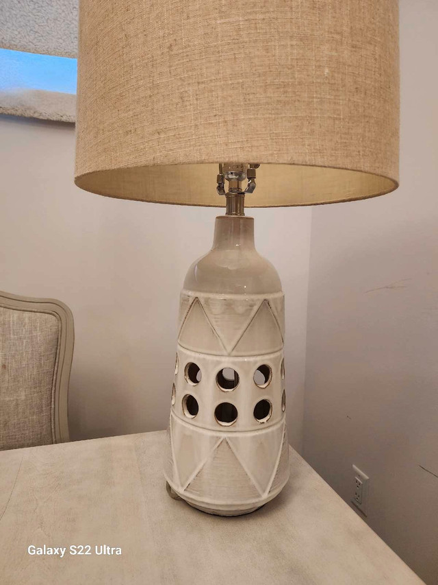 Table lamp in Other in Gatineau - Image 3