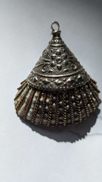 Vintage real scallop shell pendant repousse silver tone metal