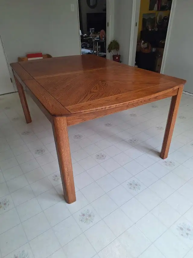 Oak Table in Dining Tables & Sets in City of Halifax - Image 5