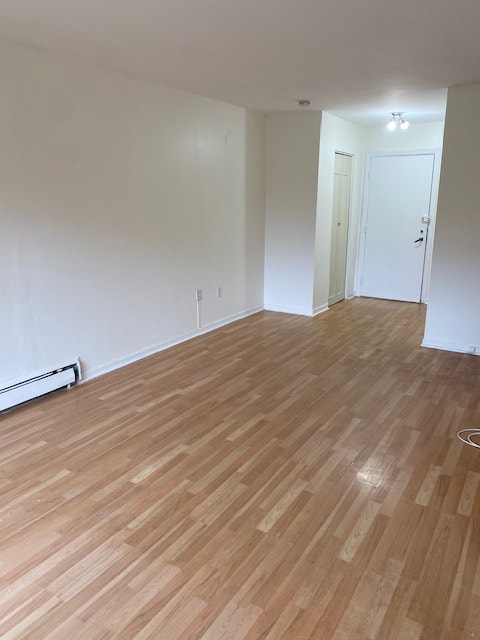 Excellent location, renovated large 4 1/2 available — photo 3