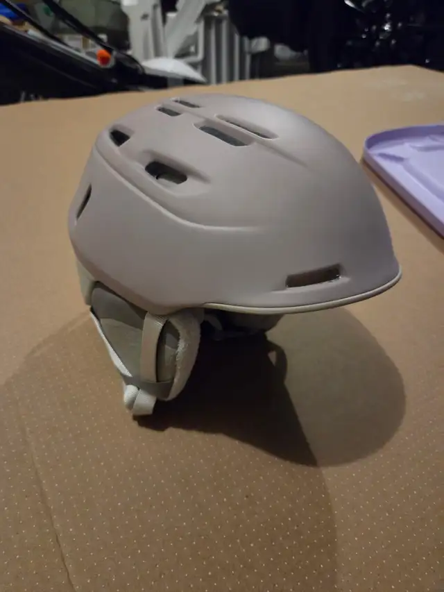 Smith Compass Ski/Snowboard Helmet – Medium (55–59 cm) in Snowboard in Vernon - Image 2