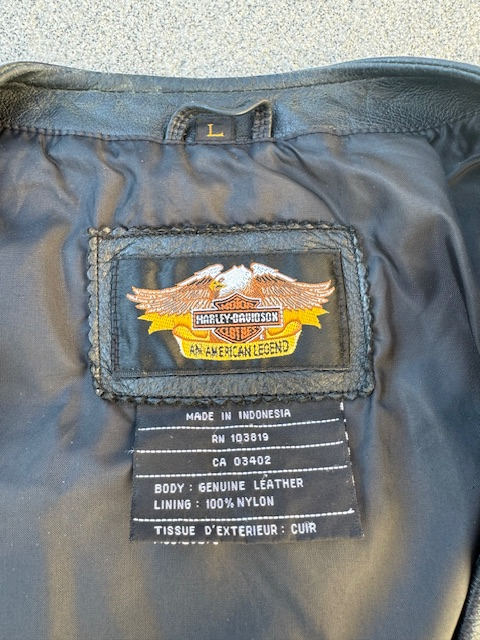 Harley Davidson Men's Leather Vest Size Large in Men's in Lethbridge - Image 4