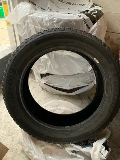 Michelin X-Ice snow SUV tires only. Used on 2023 Lexus NX for about 1000 Km’s. Very good condition.
