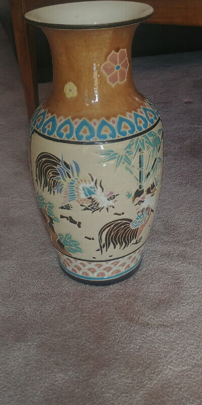 Vase 16"H×8"W in Arts & Collectibles in Peterborough