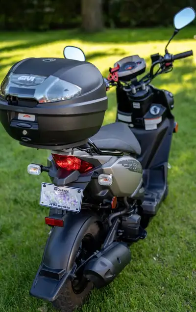 ✅ Just 6300 KM - Selling this super reliable and stylish Yamaha BWS 50. Perfect for city rides, comm...