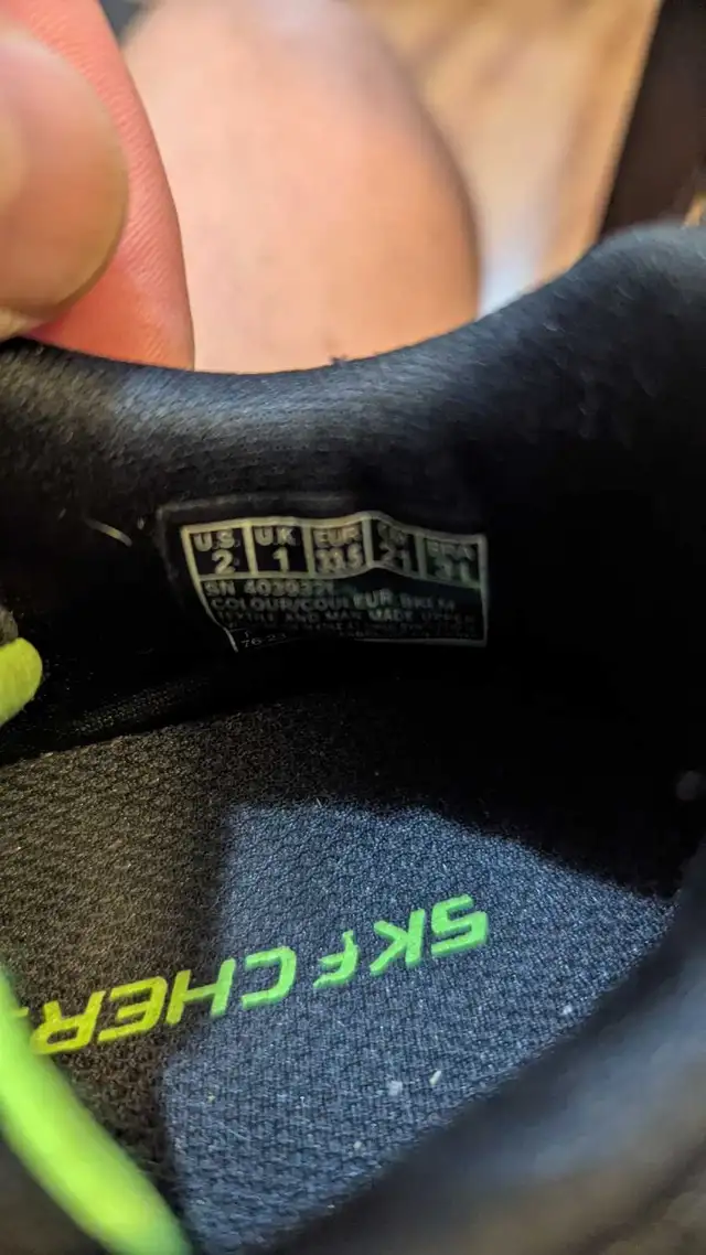 size 2 youth.kids running shoes in Kids & Youth in Cambridge - Image 5