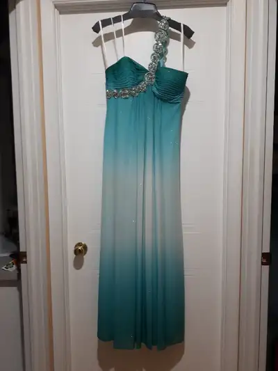 Robe de bal ou de soirée, View more