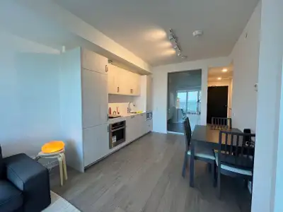 Student Rental – Downtown Toronto (UT or TMU) Available: September 1, 2026 One year lease 2-bedroom,...