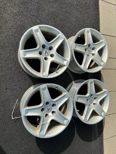 Jeu de 4 jantes de 17 pouces originale Acura idéale pour l'hiver. (17 x 6,5 pouces ou 17 x 7 pouces)...