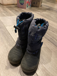 Kids size 9 Kamik snow boots 