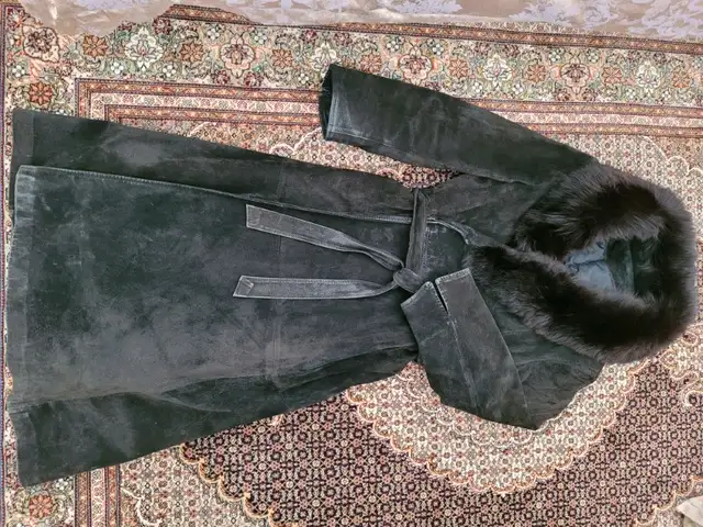 Fox fur leather winter coat manteau cuir fourrure renard Medium in Clothing in City of Montréal - Image 3