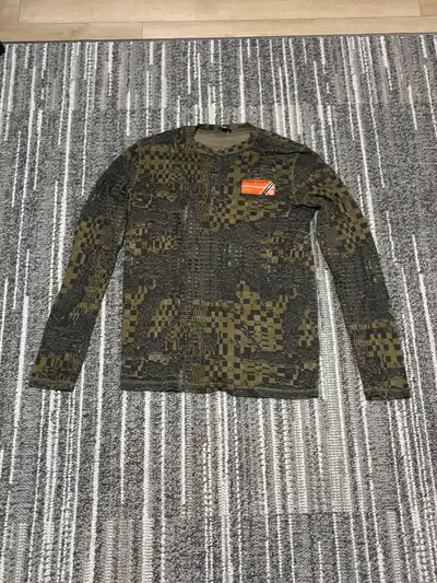 Diesel long sleeve shirt. Is in good condition. Was worn 2 times