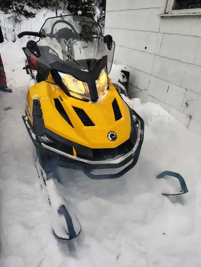 Entretien complet en 2025, prise pour visière chauffante, bidon d'essence, housse incluse, plaque pr...