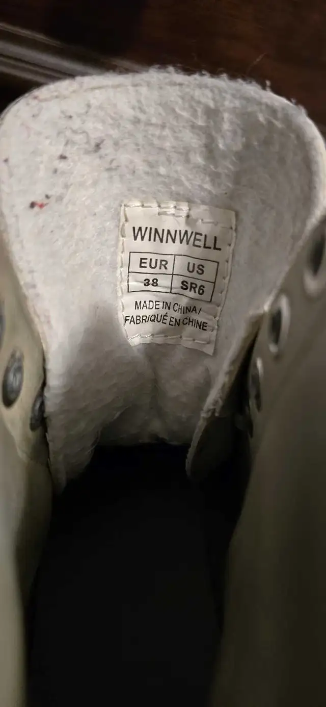 Figure skates size 7.5 in Skates & Blades in Ottawa - Image 4