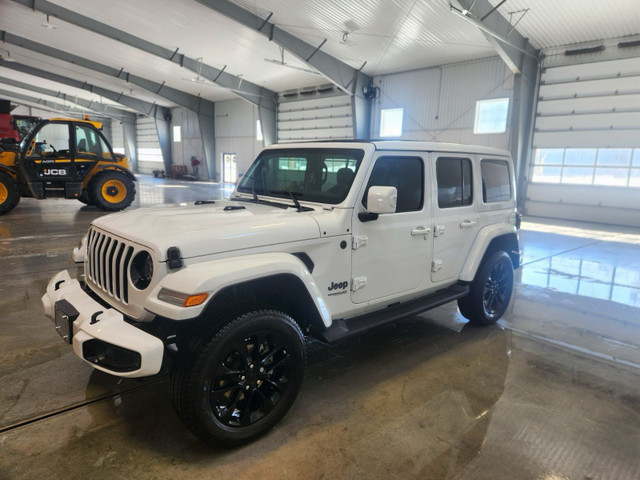 2022 Jeep Wrangler Unlimited  in Cars & Trucks in Ottawa - Image 2