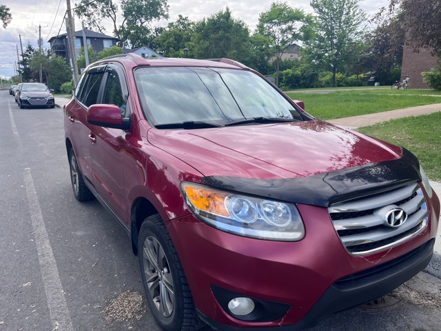 2012 Hyundai Santa Fe Limited AWD – Great Shape — photo 2