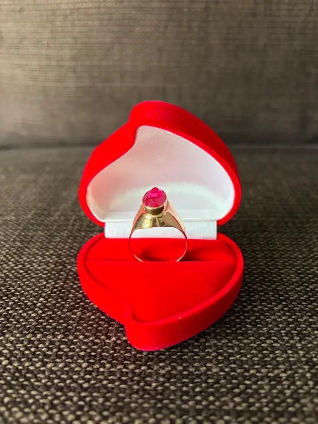 Solid 14K Gold Oval Ruby Majesty Ring in Jewellery & Watches in Downtown-West End - Image 3
