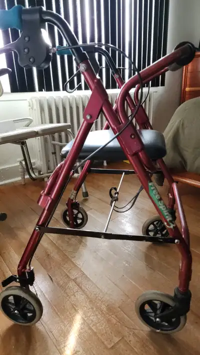 Déambulateur, View more