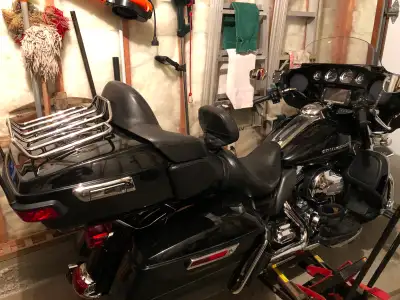 En très bon état. Incluant le ``lift`` pour le storage. Factures de la moto et des maintenances disp...
