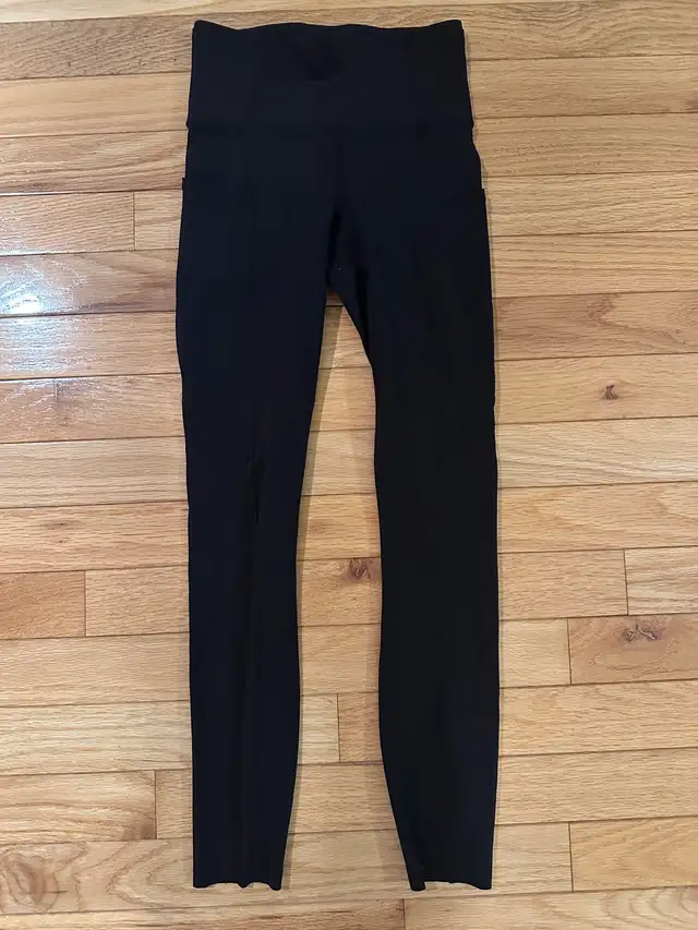 Black Lululemon size 0 in Women's - Bottoms in St. Catharines - Image 2