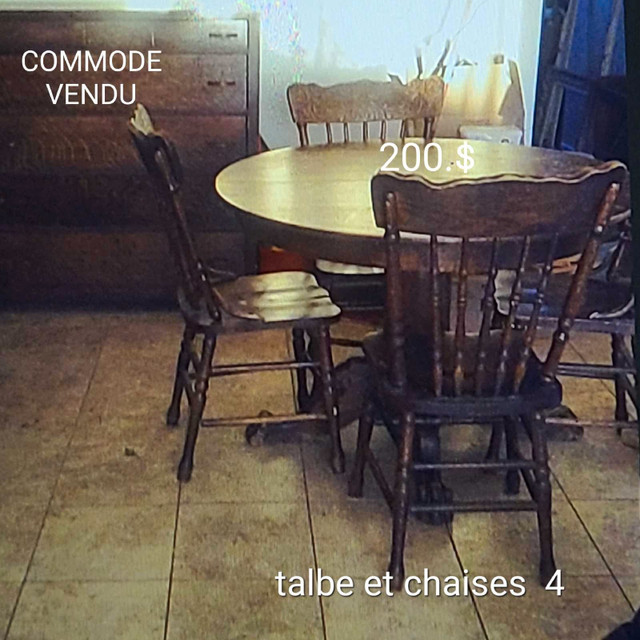 Avis aux amoureux du bois  table et 4 chaises antique  dans Mobilier de salle à manger et cuisine  à Laval/Rive Nord