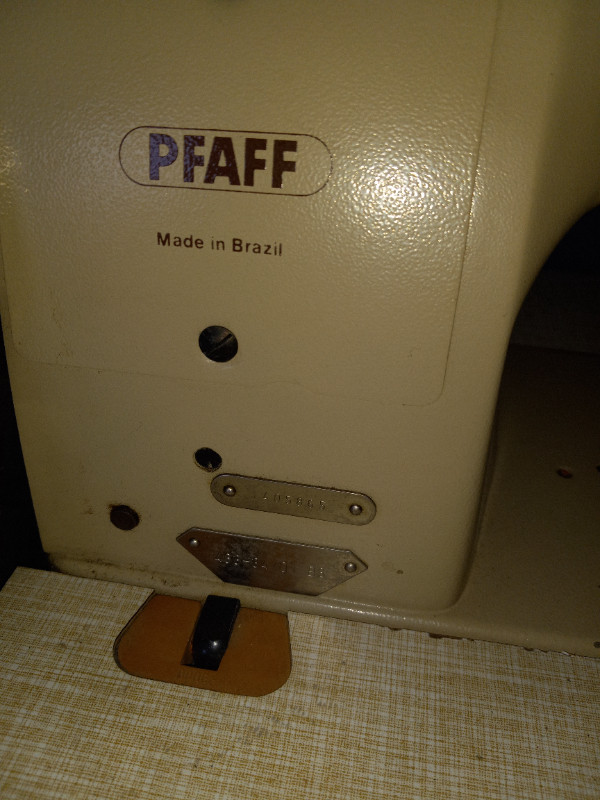 PFAFF Industrial Sewing Machine in Other Business & Industrial in Delta/Surrey/Langley - Image 4