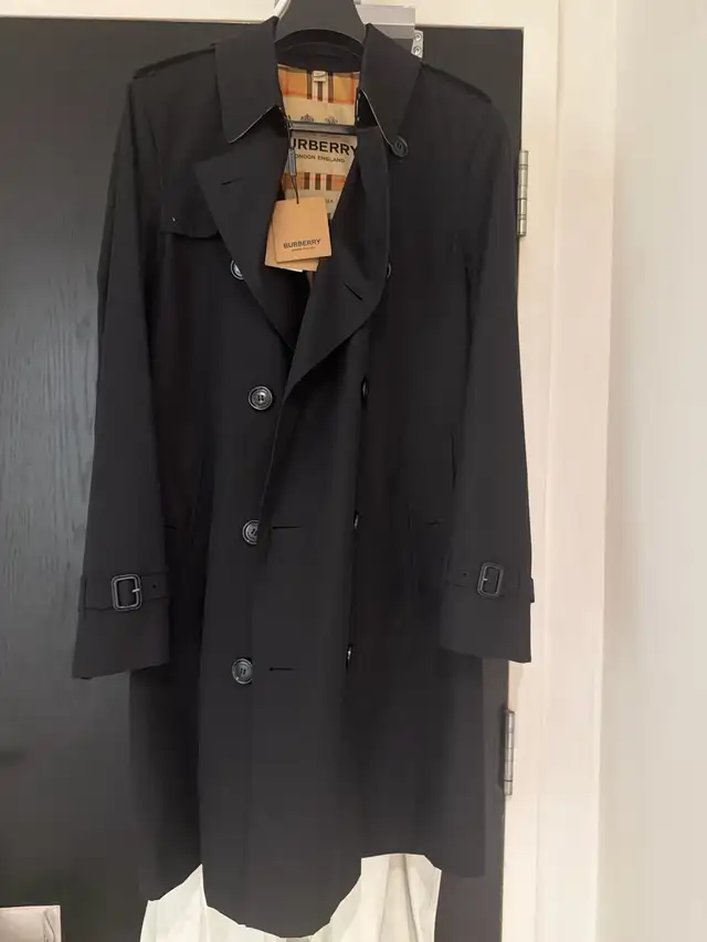 men Burberry Chelsea Black Trench Coat in Men's in City of Toronto - Image 6
