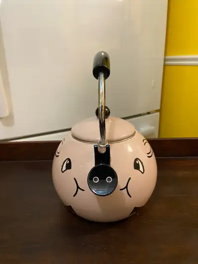 Vintage Kamenstein Pink Pig Whistling Enamel Metal Tea Pot Kettle. This was just used for decoration...