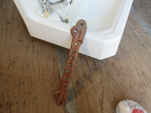 Cast iron sink in Plumbing, Sinks, Toilets & Showers in Trenton - Image 3