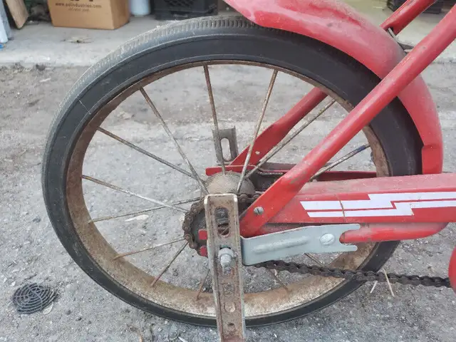 Red Vintage Tonka  Hedstrom Child Bicycle  training wheel in Kids in Ottawa - Image 7