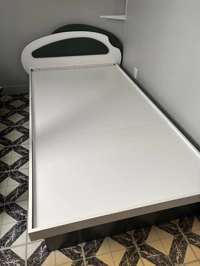 Lit et matelas 40 pouces in Beds & Mattresses in Trois-Rivières - Image 4