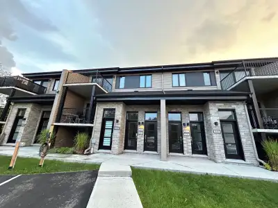 Libre le 1er septembre! Magnifique condo 5 ½ SEMI-MEUBLÉ à louer (5 électros inox inclus) situé dans...